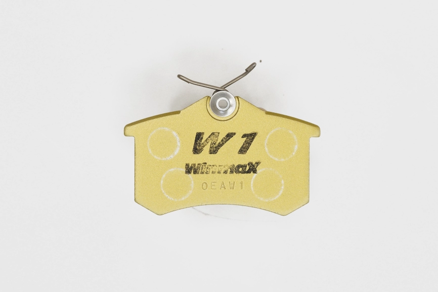 Тормозные колодки Winmax W1 335 EIP025 15мм Audi A3, Renault Megane III RS, VW Golf, Skoda Superb, Citroen C3 задние фото 3