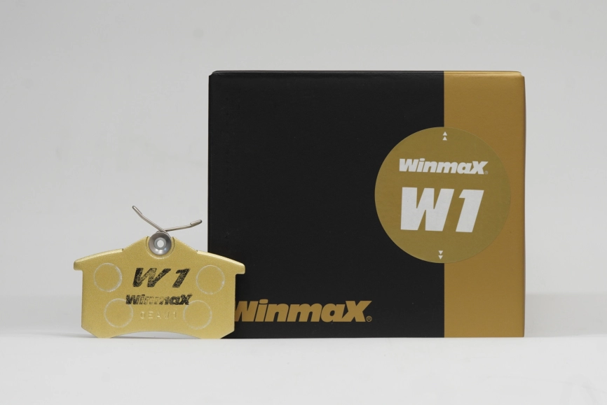 Тормозные колодки Winmax W1 335 EIP025 15мм Audi A3, Renault Megane III RS, VW Golf, Skoda Superb, Citroen C3 задние фото 1