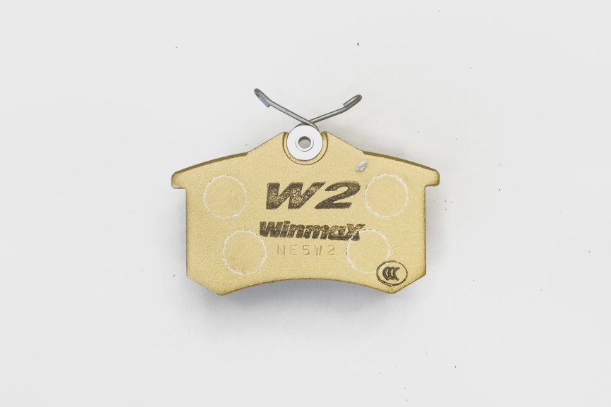 Тормозные колодки Winmax W2 335 EIP025 15мм Audi A3, Renault Megane III RS, VW Golf, Skoda Superb, Citroen C3 задние фото 3